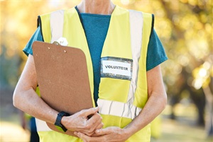 clipboard-volunteering-and-person-in-park