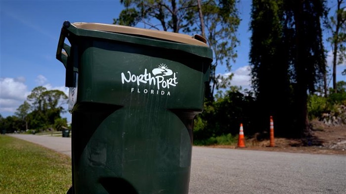 Recycling can.jpg
